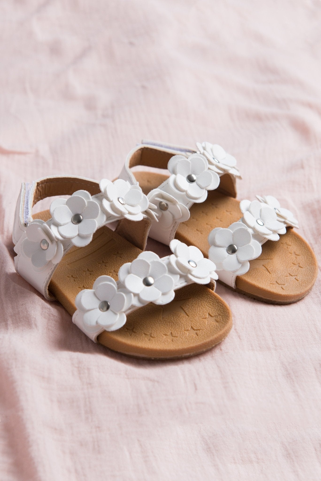 Sandals with sale daisies on them